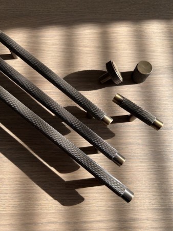 HÅNDTAK OSLO -  antikk messing