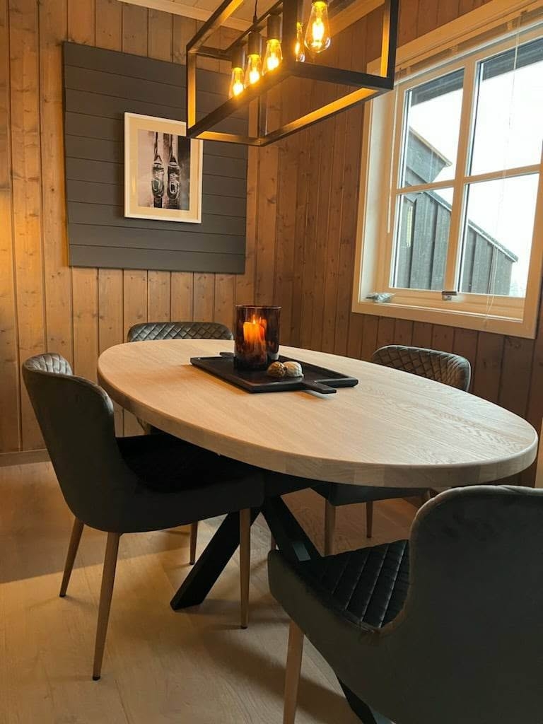 Spisebord 180x90x75cm, behandlet med OSMO Topoil Naturell. Lages etter bestilling. Leveres på ca. 3 uker. Betal trygt med Klarna, Visa, Mastercard eller Vipps.